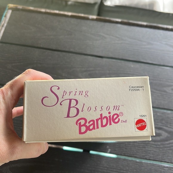 - ✨ Vintage NRFB Spring Blossom Barbie ~ Avon exclusive - Picture 8 of 10